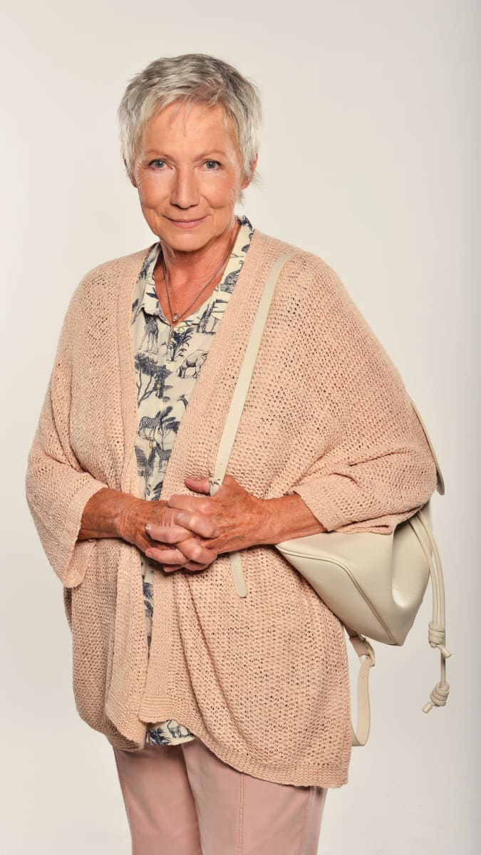 Nestárnoucí herečka Dana Syslová slaví 77. narozeniny. 