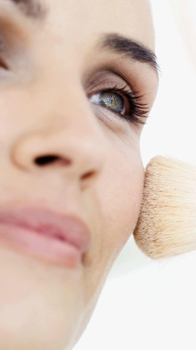 6 geniálních make-up triků, jak vypadat mladší tváře