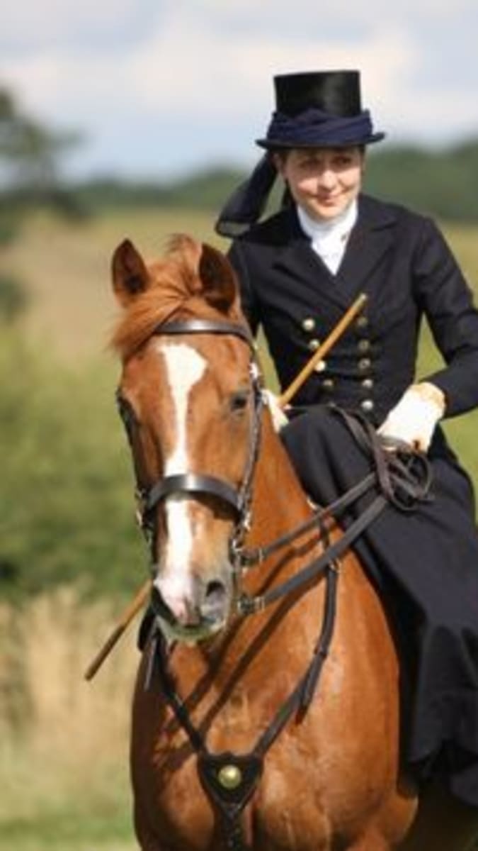 ženy knoflíčky jízda na koni