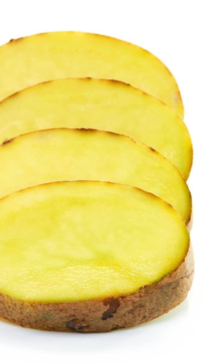 7 potravin, díky kterým vám zmizí kruhy pod očima brambory
