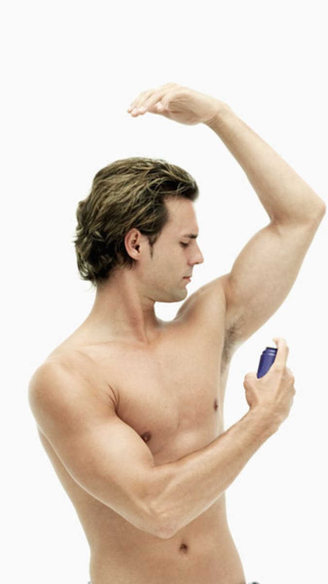 5 mýtů o deodorantech, kterým možná stále věříte muži