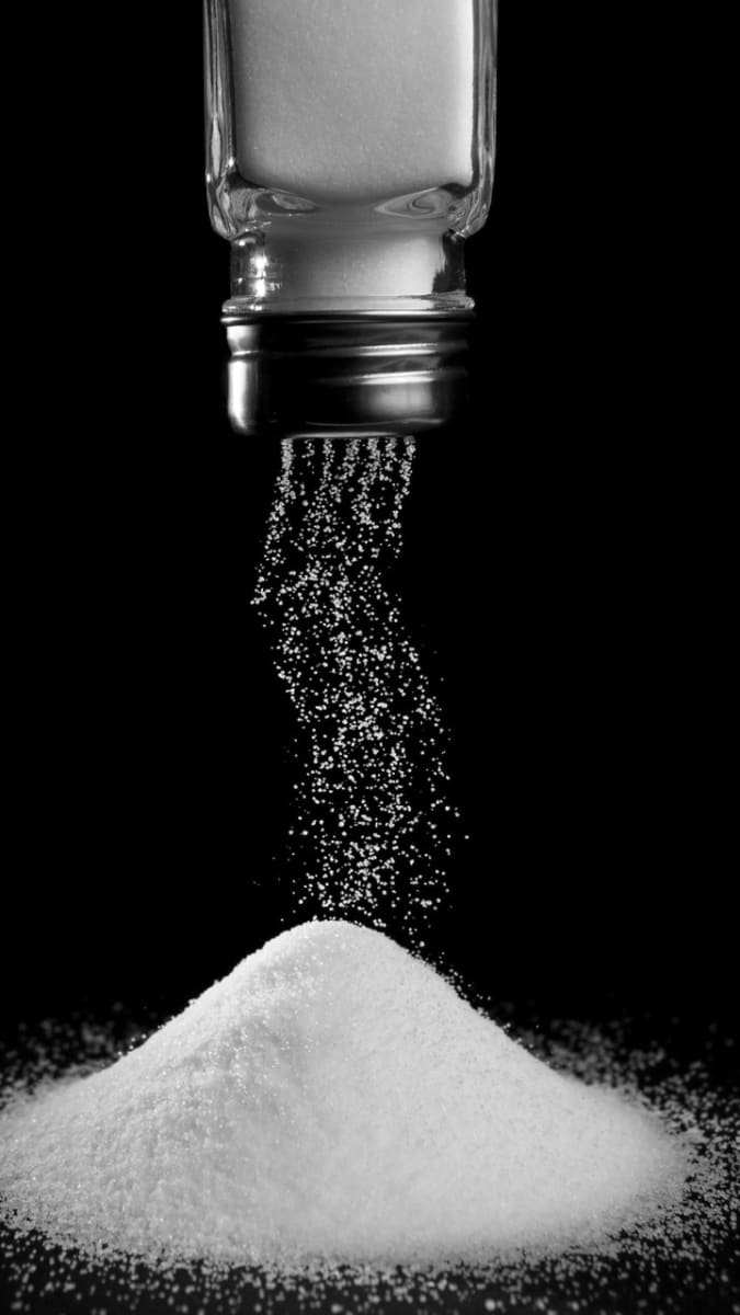 Potraviny, které zhoršují bolest hlavy sůl