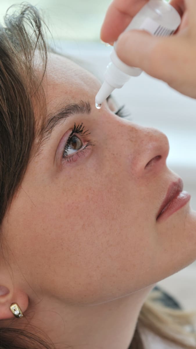 10 problémů s očima, které se nevyplatí podceňovat kapky