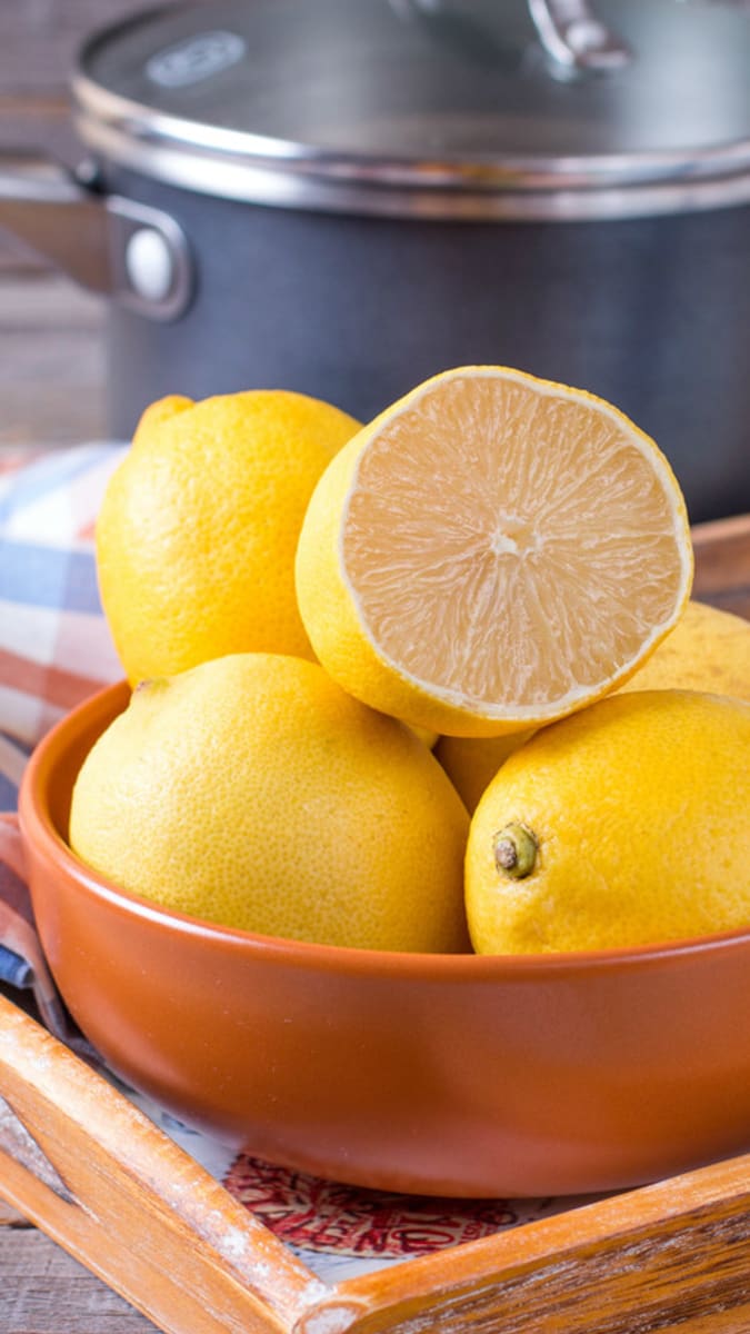 7 úžasných způsobů, jak využít citrón ke zkrášlení pleti deodorant
