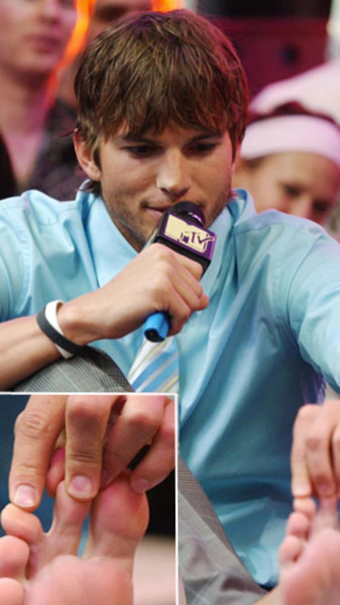 Ashton Kutcher prsty