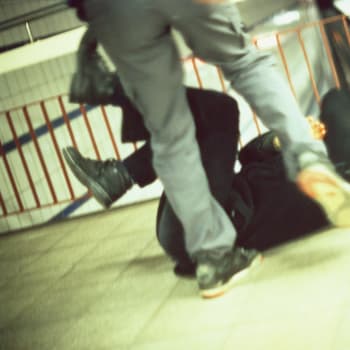 Napadení ženy v metru
