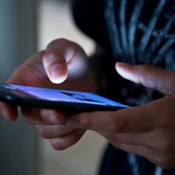 Opravdu existuje souvislost mezi používáním mobilů a vznikem rakoviny?