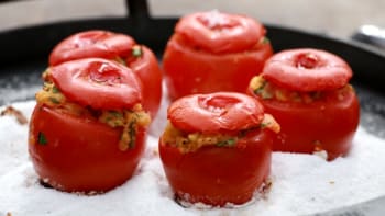 Plněná grilovaná rajčata 