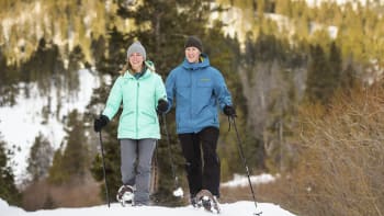 Chůze na sněžnicích: Hit letošní zimy a balzám na duši