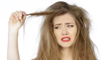 Řeč těla: Co nám odkrývají potíže s vlasy?