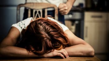 Domácí násilí: Facky a bití? Může toho být mnohem víc!