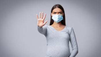 Koronavirus a těhotenství: Riziko představuje i mírná horečka