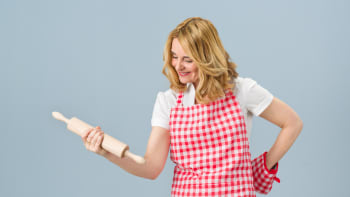 Cvičení při vaření: Účinné cviky, které zvládnete i s vařečkou v ruce