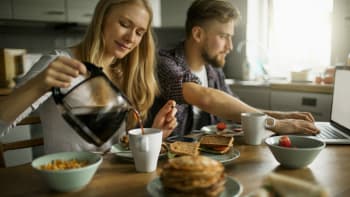 5 chyb při snídani, kvůli kterým se tloustne