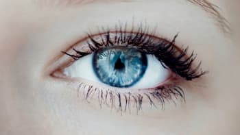 Horší se vám zrak? Zkuste oční jógu, akupunkturu nebo správné potraviny