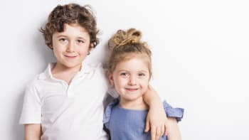 Vztahy mezi sourozenci: Zdroj sebedůvěry, nebo komplexů?