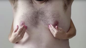 Jak provádět samovyšetření prsu? Henry vám to ukáže!