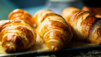 Tajemství voňavých croissantů: Naučte se je krok za krokem
