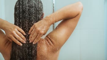 Osm věcí, které nejspíš děláte při sprchování špatně
