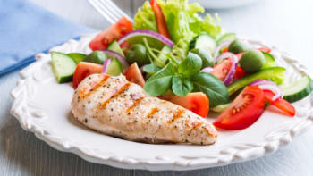 Bílkoviny v jídelníčku: Pomohou vám zhubnout i budovat svaly