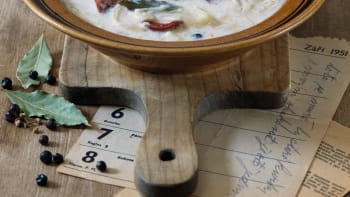 Kyselica s klobásou: Sytá polévka, kterou můžete jíst i k snídani