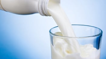 Kontroverzní mléko: 6 mýtů, kvůli kterým ho zbytečně zavrhujeme