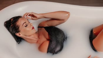 Exkluzivní ukázka: Iva Kubelková natočila žhavý videoklip. Obsahuje velmi intimní scény