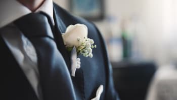 Oblek pro ženicha: Proč vybrat vlněný a zapomenout na smoking?