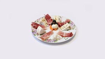 Prostřeno: Tučňáček s plněným sýrem a domácí bagetkou