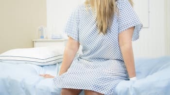 Zákeřná rakovina děložního čípku: Proč na ni u nás umírá tolik žen?
