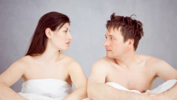Bude váš vztah šťastnější, když budete mít více sexu?
