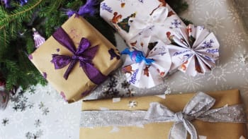 DIY: Vyzkoušejte originální balení a zdobení vánočních dárků