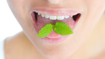 Proti bolesti, kazům i zápachu z úst. 12 bylinek, díky kterým můžete mít zdravější zuby