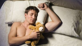 Poloha ve spánku prozradí charakter. Jak spí váš partner?
