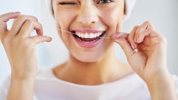 Chcete dokonale čisté a zdravé zuby? Zkuste zlato, stříbro nebo měď