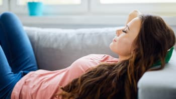 Pravidelný spánek po obědě pomáhá podle vědců snižovat tlak