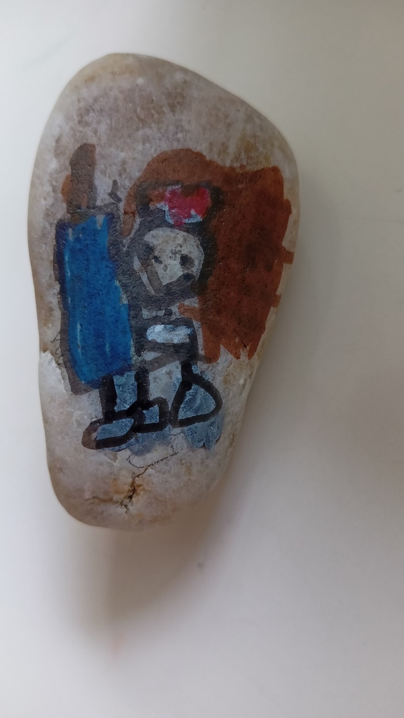 Takový krásný kamínek namaloval teprve čtyřletý syn Terezy Pěchotové