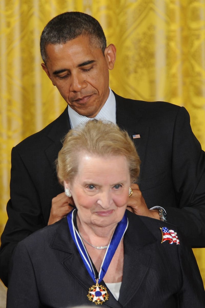 Madeleine Albrightová a Barack Obama