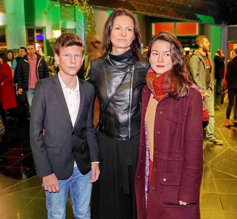 Klára Melíšková má s hercem a dabérem Lukášem Hlavicou dvě děti, dceru Antonii a syna Ferdinanda.