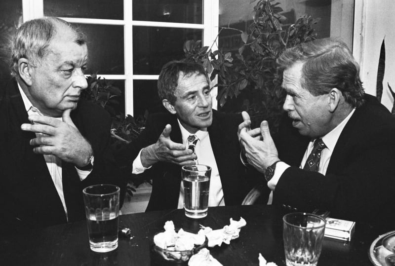 Václav Havel, Josef Topol a Jan Tříska (fotografie z roku 1995)