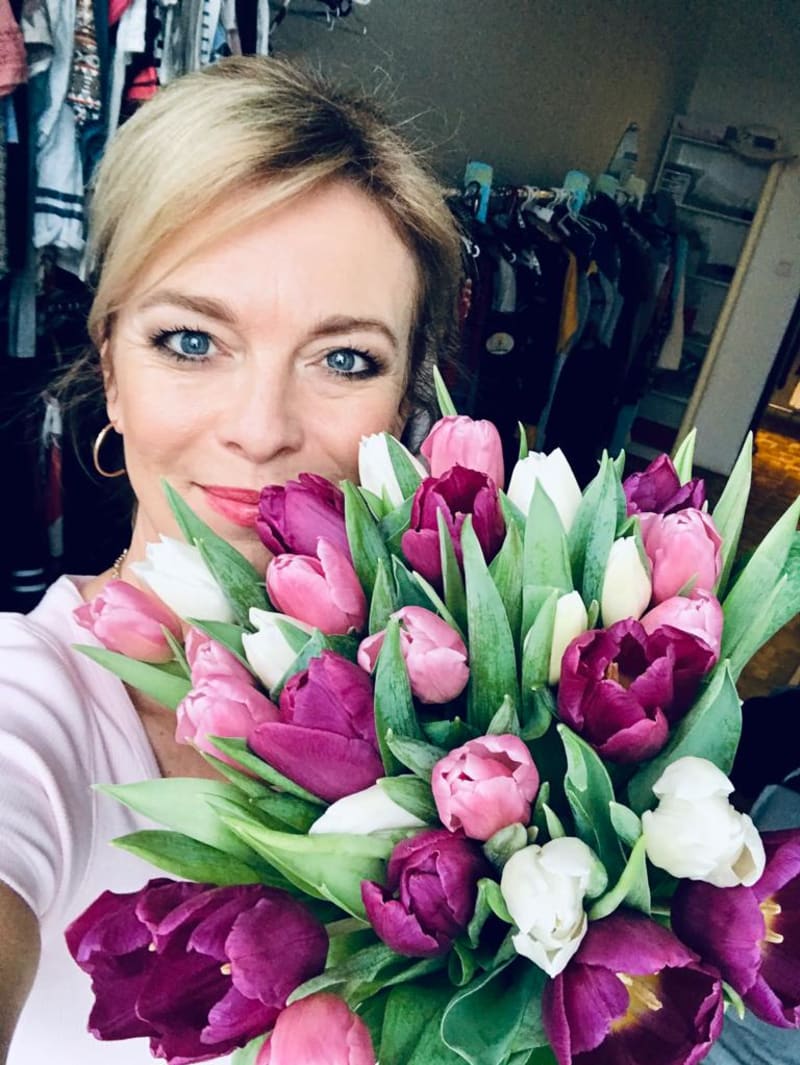 Lucie Benešová miluje květiny, jejími favority jsou tulipány. Kytice řezaných květin jako dekorace u ní doma nechybí celoročně.