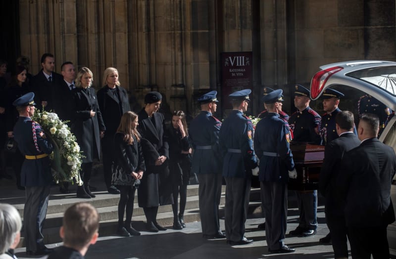 Pohřeb Karla Gotta se státními poctami se uskutečnil 12. října 2019