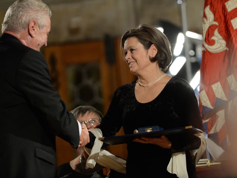 Libuše Šafránková získala v roce 2015 prezidentskou medaili Za zásluhy. Ocenění za ni přebírala sestra Mirka.