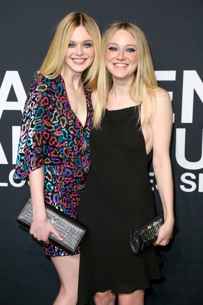 Elle (17) a Dakota (22) Fanning mají našlápnuto na velkou kariéru. Tyto půvabné blondýnky bývají označovány za nejnadanější sourozence Hollywoodu.
