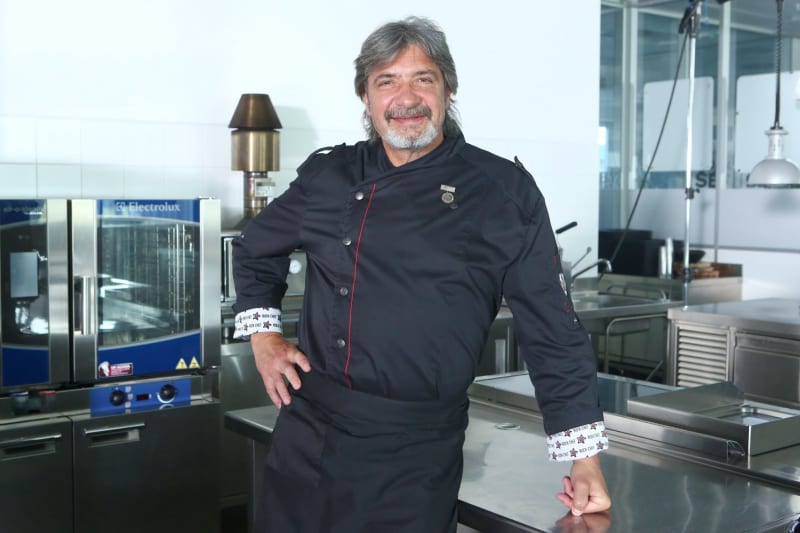 V seriálu se na chvilku objeví i kuchař Jiří Babica, který si zahrál sám sebe.
