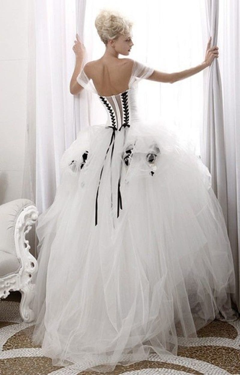 Černobílé svatební šaty - Obrázek 3
