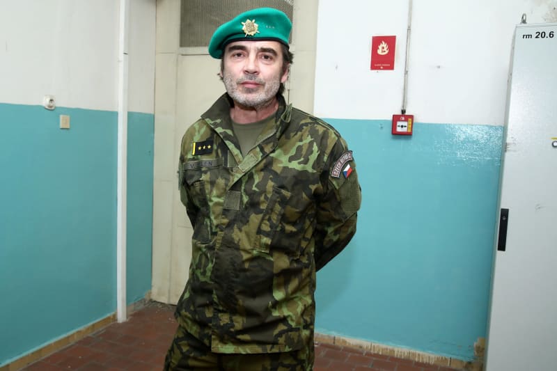 Pavel Řezníček zastává v seriálu 1. MISE roli plukovníka Hofmana.