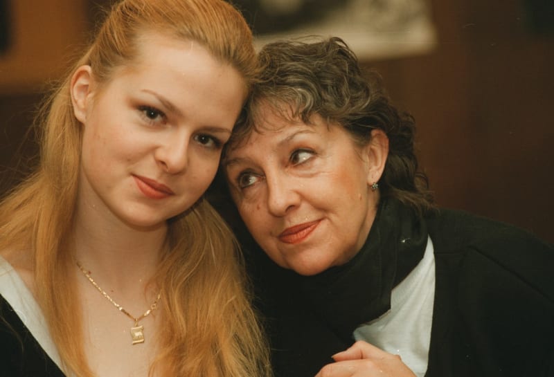 Nina Divíšková s dcerou (1996)