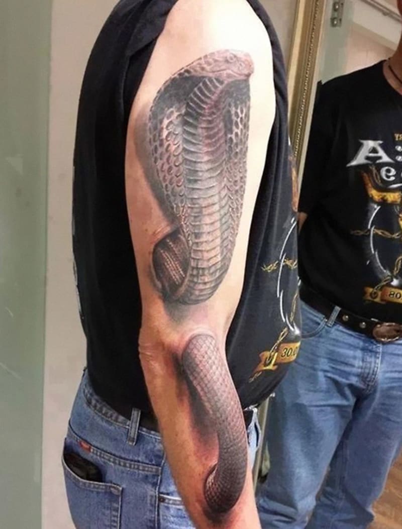 3D tetování - Jak se žije s kobrou v těle?