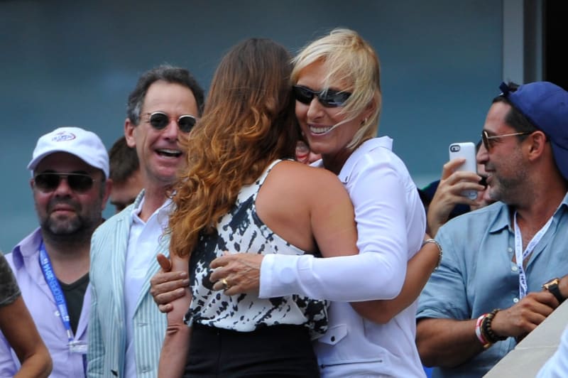 Svou dlouholetou přítelkyni Julii Lemigovou požádala veřejně o ruku na US Open v roce 2014.